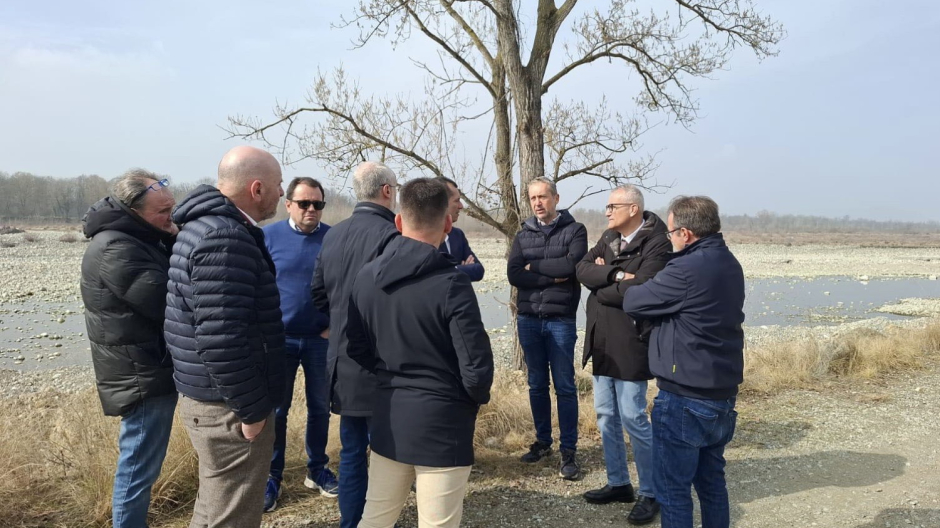 Carpignano Sesia, sopralluogo per la pulizia dell'alveo del fiume